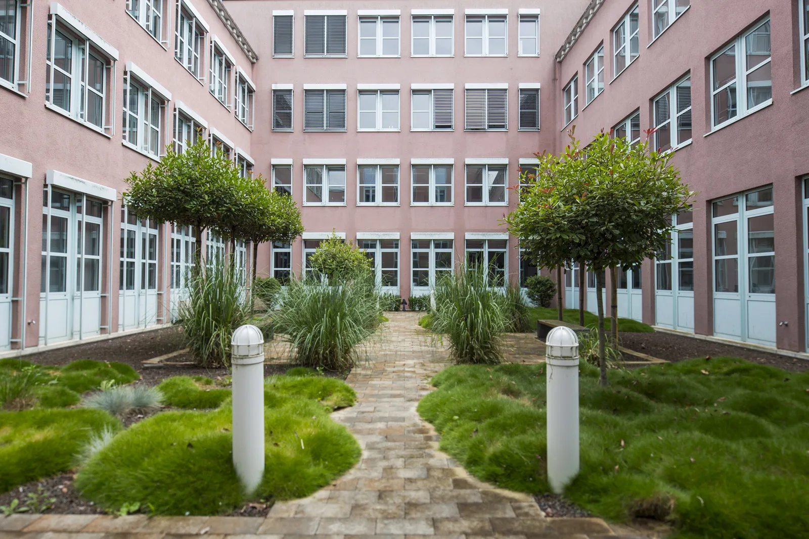 Begrünter Innenhof des Red Office